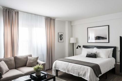 Sleek CWE Studio near BJC by Zencity - image 6