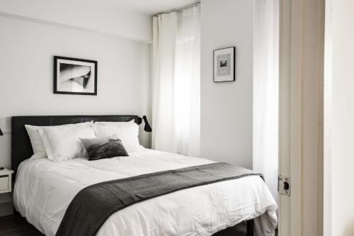 Modern CWE 2BR near BJC by Zencity - image 11