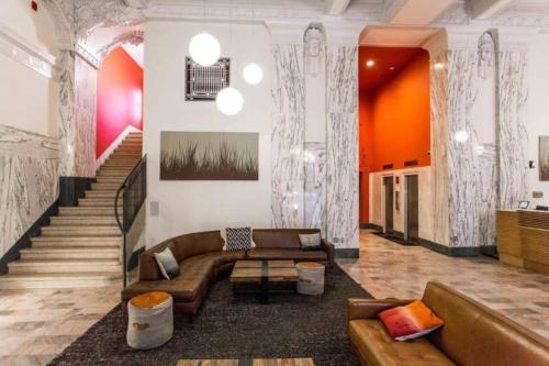 Trendy HP 2BR with Fast Transit to UChicago & DT by Zencity - image 26
