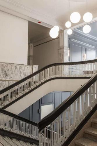 Trendy HP 2BR with Fast Transit to UChicago & DT by Zencity - image 28