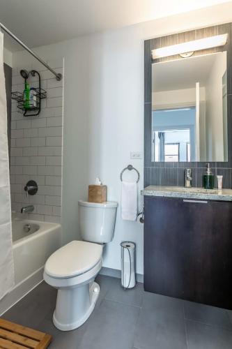 Trendy HP 2BR with Fast Transit to UChicago & DT by Zencity - image 21