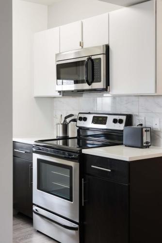 Modern CWE 2BR near BJC by Zencity - image 9
