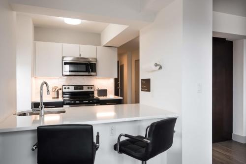 Modern CWE 2BR near BJC by Zencity - image 6