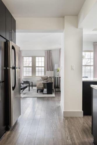 Modern CWE 2BR near BJC by Zencity - image 10