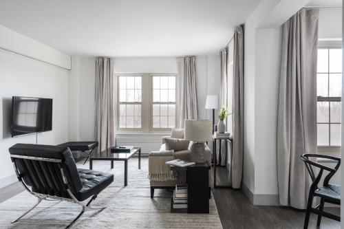 Modern CWE 2BR near BJC by Zencity - image 13
