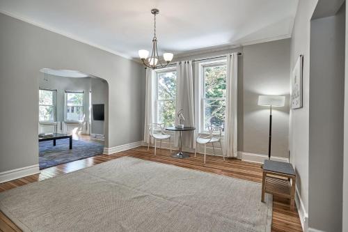 Classic DePaul 3BR with Full Kitchen by Zencity - image 6