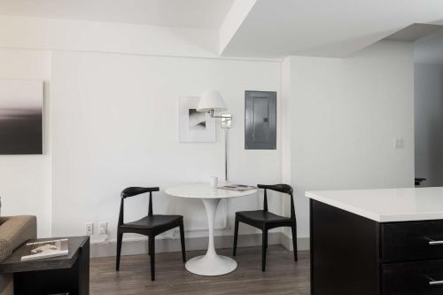 Modern CWE 2BR near BJC by Zencity - image 6