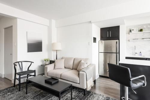 Modern CWE 2BR near BJC by Zencity - image 6