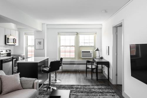 Modern CWE 2BR near BJC by Zencity - image 5