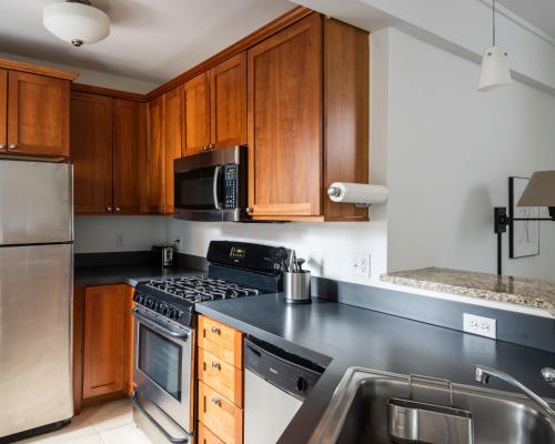 Warm CWE 1BR near BJC by Zencity - image 10