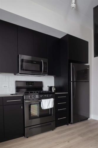 Chic Wrigleyville Studio with W&D by Zencity - image 10