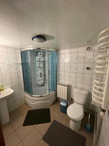 淋浴間, Hirska Vatra in 斯拉夫西克