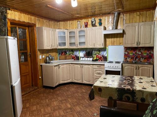 keuken, Hirska Vatra in Slavs'ke