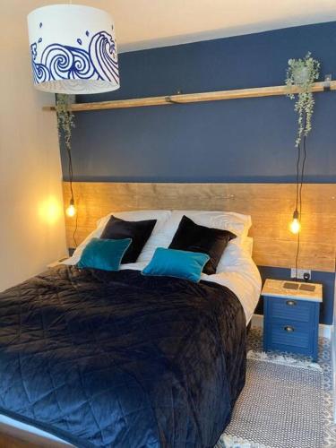 The Crest - Bournemouth, modern cosy retreat, walk to beach,