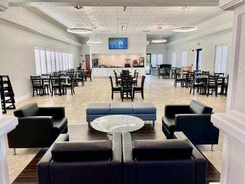 餐廳, 萊克蘭戴斯套房酒店 (Days Inn & Suites by Wyndham Lakeland) in 雷克蘭德