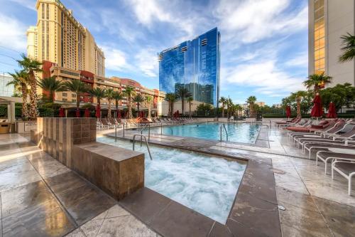 Awesome The Signature MGM condo with Strip view. No resort fee!, Las Vegas (photo 7)