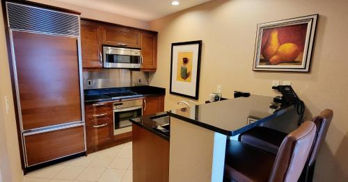 Awesome The Signature MGM condo with Strip view. No resort fee!, Las Vegas (photo 9)