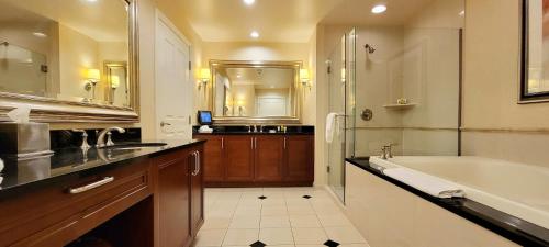 Awesome The Signature MGM condo with Strip view. No resort fee!, Las Vegas (photo 10)