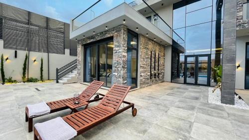 MARINA CHALET