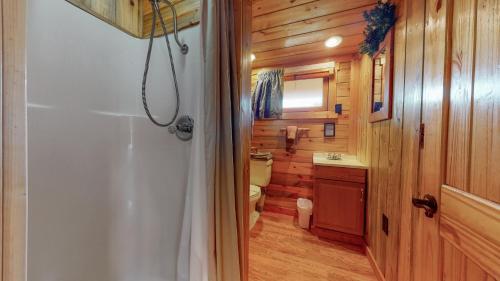 Bathroom, Marr's Mountain Cabins in Red Feather Lakes