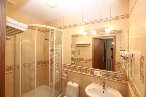 2 twin beds