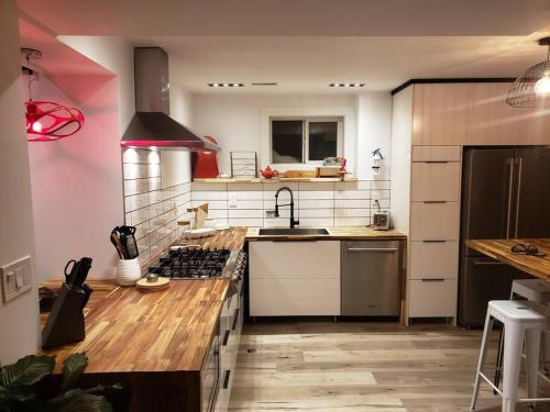 . La Maisonette Rouge 2BR Indi-Mod Designer Apt