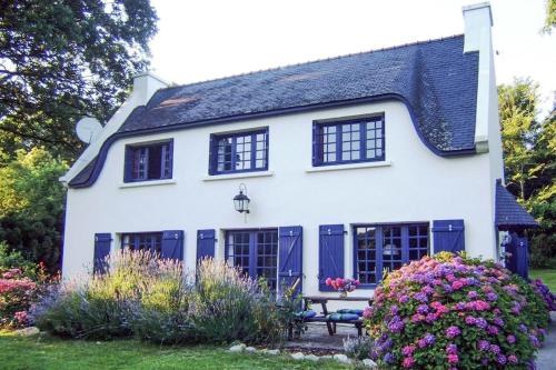 Country house with sauna, Châteauneuf-du-Faou gîte à louer Kerguidiec