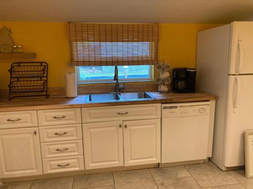 3Gulls Inn Ozona-Boutique Hotel-Steps from Restaurants & Brewery-SwimSpa Pool-Pet Friendly – Palm Harbor, FL