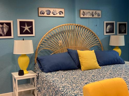 3Gulls Inn Ozona-Boutique Hotel-Steps from Restaurants & Brewery-SwimSpa Pool-Pet Friendly – Palm Harbor, FL
