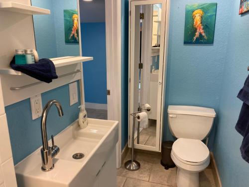 3Gulls Inn Ozona-Boutique Hotel-Steps from Restaurants & Brewery-SwimSpa Pool-Pet Friendly – Palm Harbor, FL