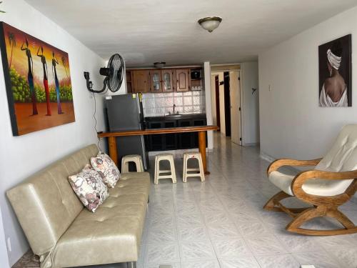 APARTAMENTO EN EL RODADERO (SANTA MARTA) A 100 METROS DEL MAR