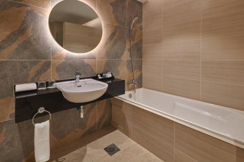 room detail thumbnail 2
