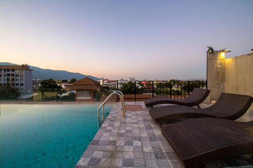 Swimming pool, We Terminal Hotel near Khunmae Clinic