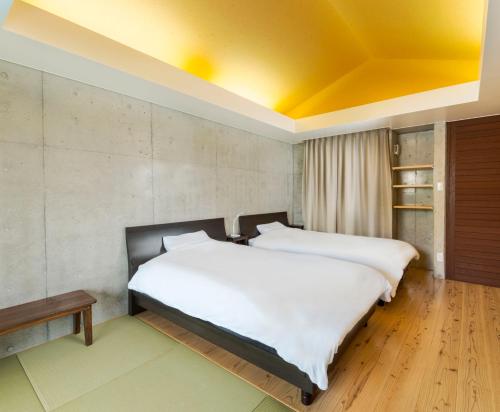 Standard Twin Room image 2