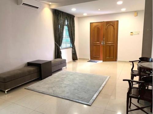 Pelangi Landed House - Pool Table & KTV ROOM @ UHA