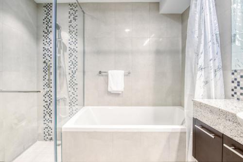 Airy 1BR at Bellevue Tower 2 Downtown by Deluxe Holiday Homes