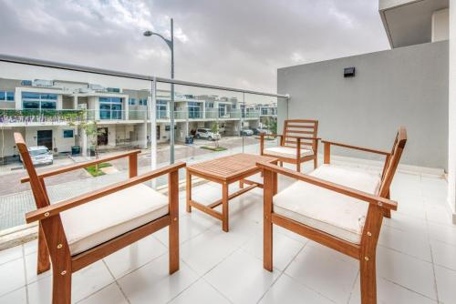 Spell-binding 3BR Townhouse at DAMAC Hills 2 Dubailand by Deluxe Holiday Homes, Dubaj (fotografie 6)