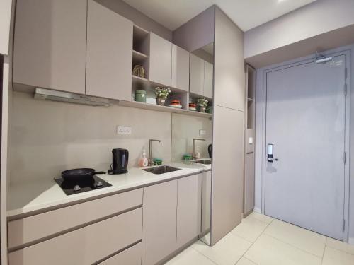 Eman Suite - Hill10, I-City Shah Alam