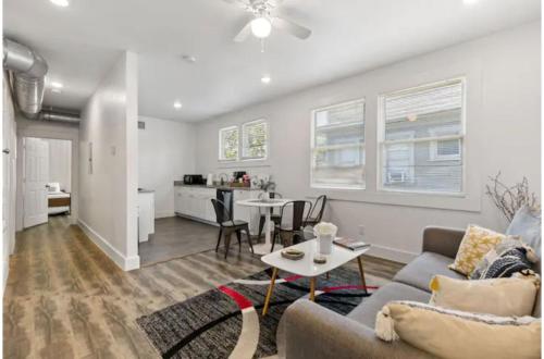 Impressive Cozy Historic 2BR Apt Near Downtown in San Antonio, USA