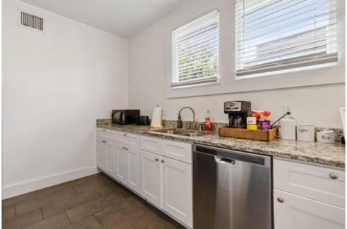 Impressive Cozy Historic 2BR Apt Near Downtown in San Antonio, USA