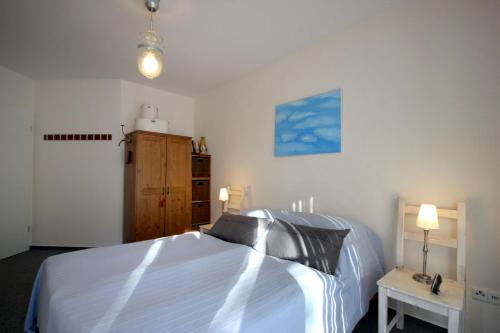 One-Bedroom Apartment image 10