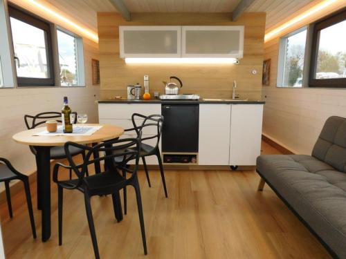 virtuve, Hausbót na Vltavě (Hausbot na Vltave) in Hradištko