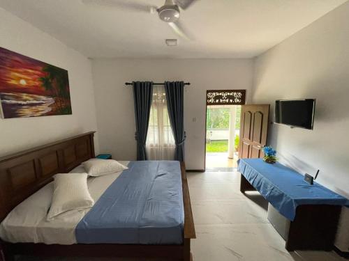 Double Room with Garden View image 5