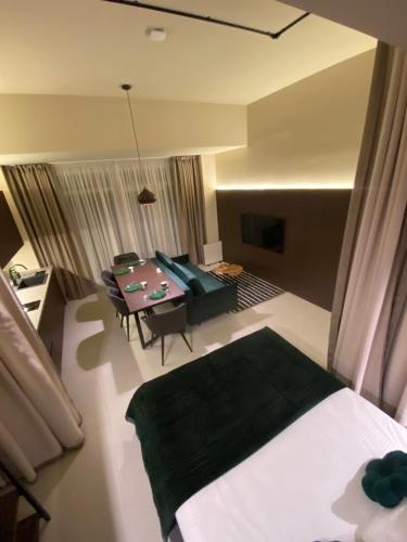 Green studio apartment in the center
