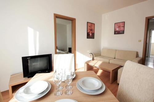 One-Bedroom Apartment with Balcony image 9