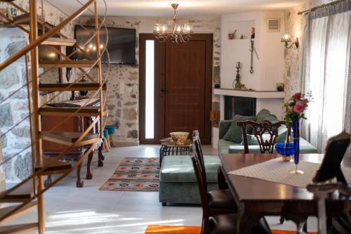 Facilities, Yiayia's Place in Kourites