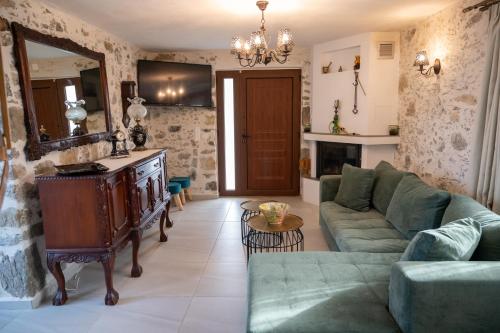 Facilities, Yiayia's Place in Kourites