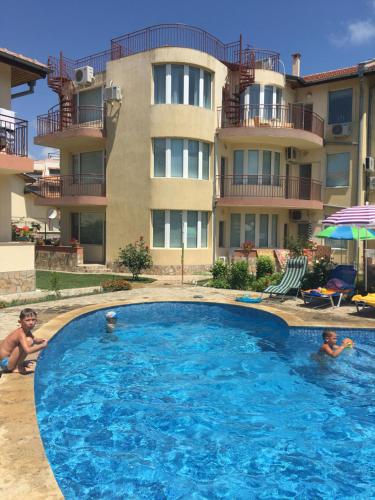 Holiday apartment in Kranevo with private pool and rooftop terrace