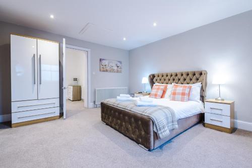 Luxury Listed Townhouse 350 Yds From Racecourse - image 13