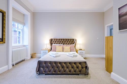 Luxury Listed Townhouse 350 Yds From Racecourse - main image